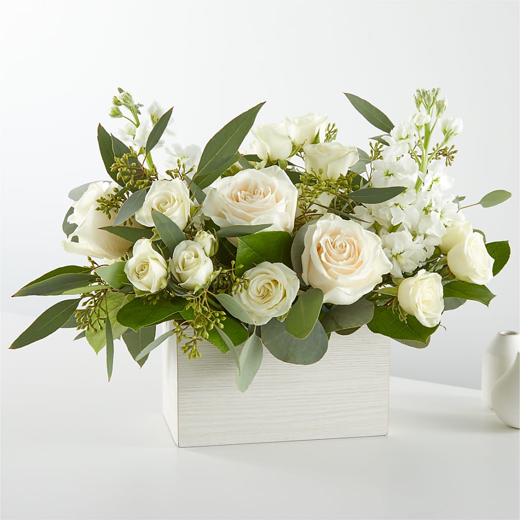 Fresh Linen Box Bouquet – FELTY-ROLAND FLORIST & PLANT INC, Elizabethton TN