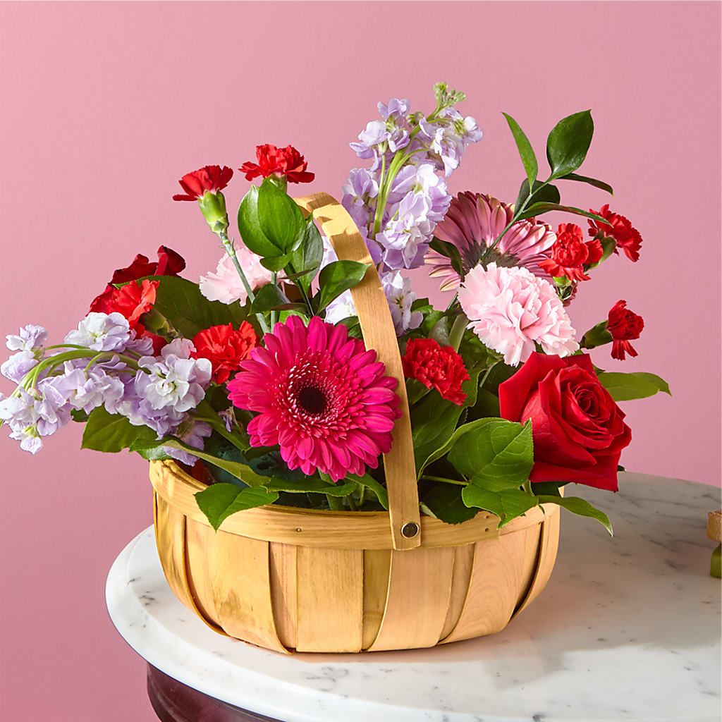 Pink Picnic Basket – FELTY-ROLAND FLORIST & PLANT INC, Elizabethton TN