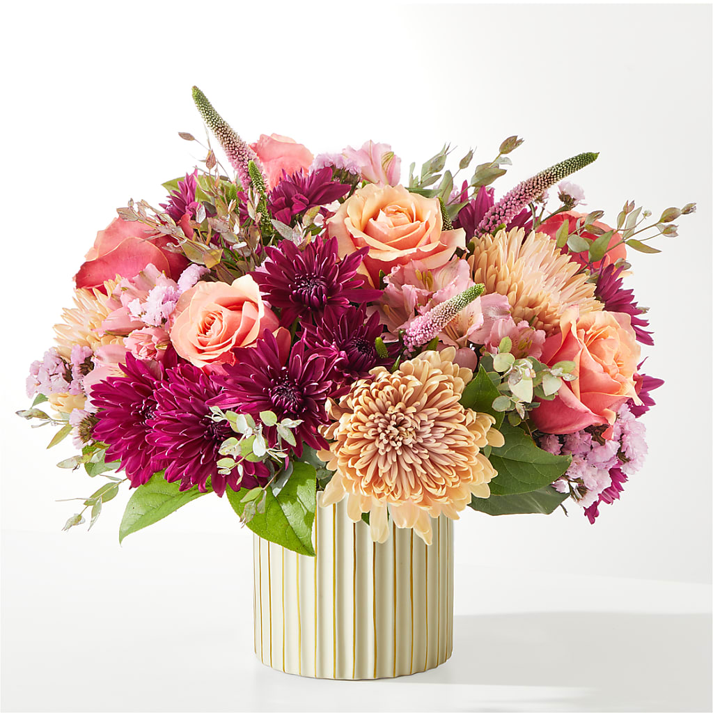 Berry Cobbler Bouquet with Ivory Vase – FELTY-ROLAND FLORIST & PLANT INC, Elizabethton TN