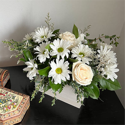 Fresh Linen Box Bouquet – FELTY-ROLAND FLORIST & PLANT INC, Elizabethton TN