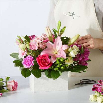 Sweetberry Box – A Florist Original – FELTY-ROLAND FLORIST & PLANT INC, Elizabethton TN