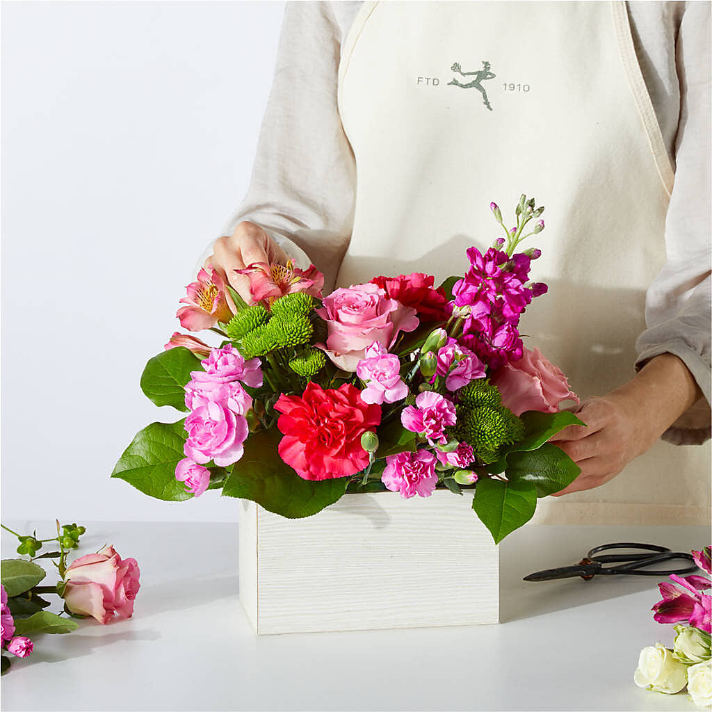 Sweetberry Box – A Florist Original – FELTY-ROLAND FLORIST & PLANT INC, Elizabethton TN