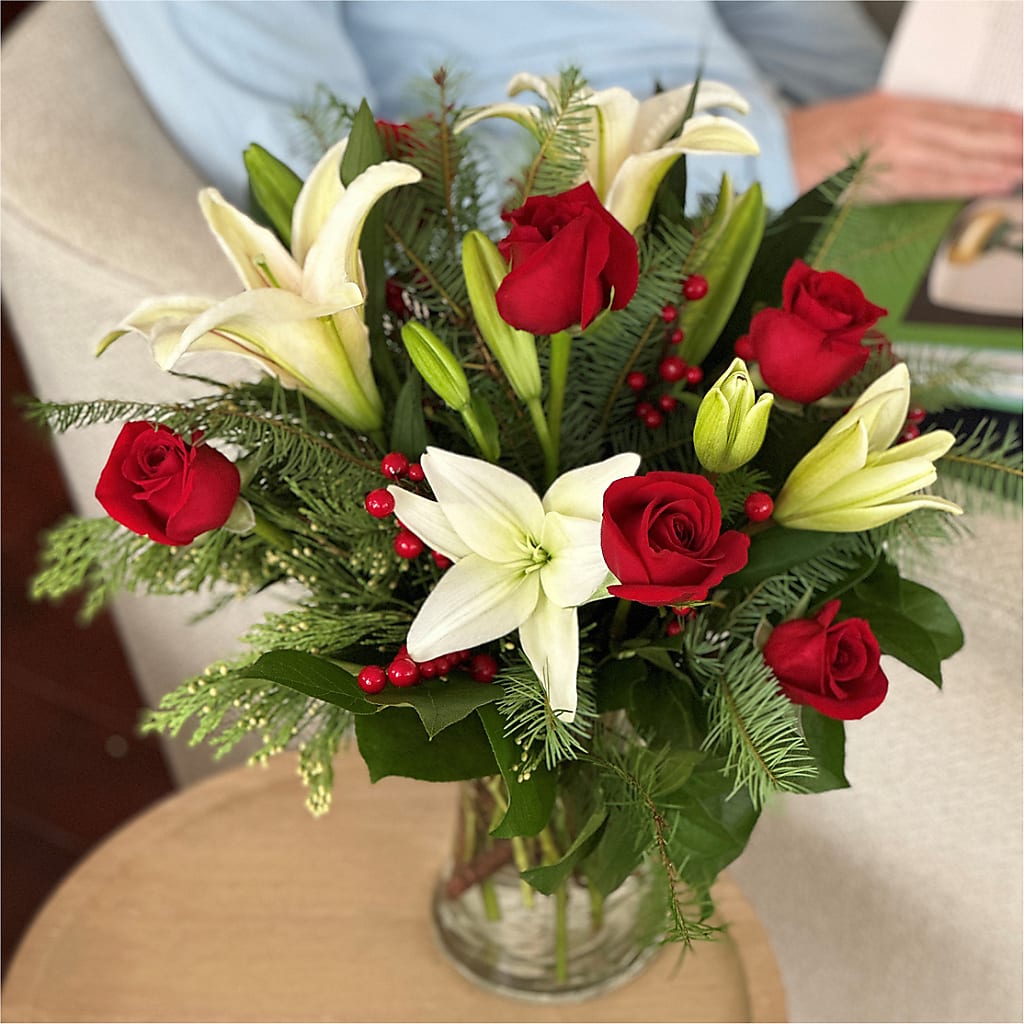 Sparkling Snowflakes Bouquet – FELTY-ROLAND FLORIST & PLANT INC, Elizabethton TN