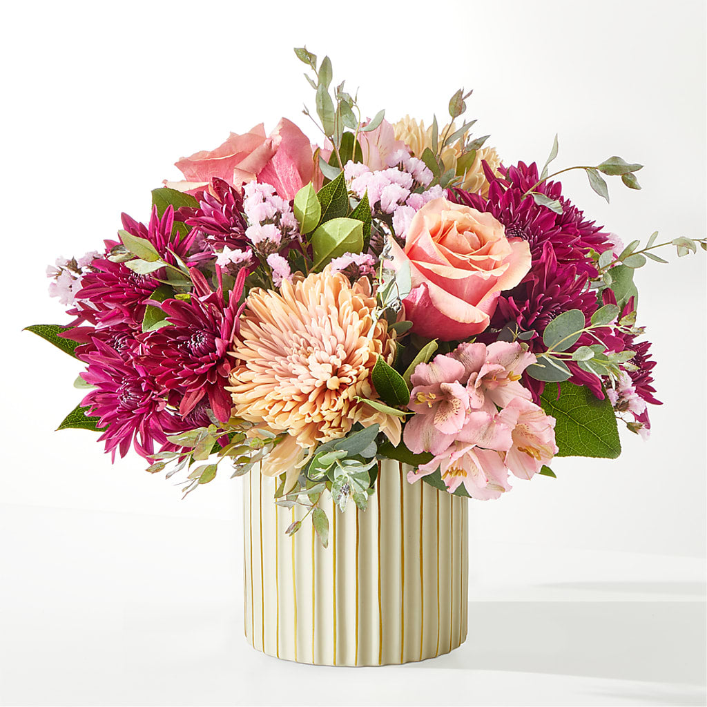 Berry Cobbler Bouquet with Ivory Vase – FELTY-ROLAND FLORIST & PLANT INC, Elizabethton TN
