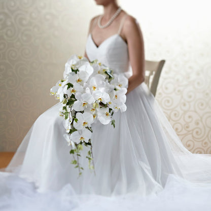 Classic White Bouquet – FELTY-ROLAND FLORIST & PLANT INC, Elizabethton TN